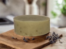 Load image into Gallery viewer, Soap Matters Natural Soap Juniperberry & Lavender soap (the De-stressing and Detox bar)