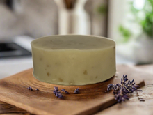 Load image into Gallery viewer, Juniperberry and Lavender natural soap